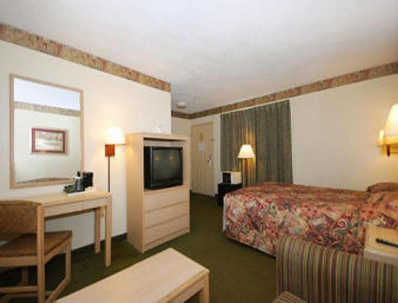 Motel Super 8 By Wyndham Monticello Exterior foto
